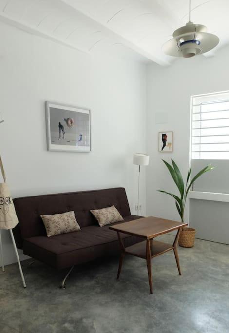 Design Apartment Near City Center, Cool Popular Neighborhood Sevilla Bagian luar foto